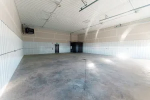 Single Bay 1935 Stadacona St W Commercial For Rent 1
